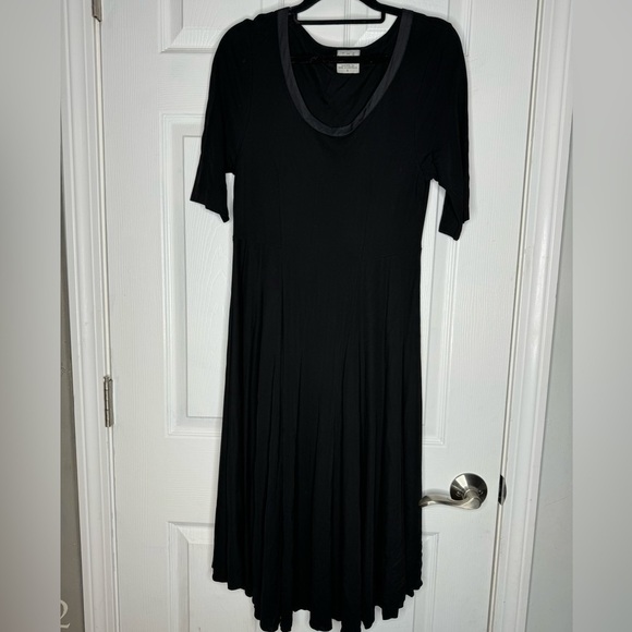 THE ARK Australia Black Midi Pleated Dress Size Small - Picture 1 of 5